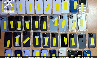 Белоруска пыталась провезти из Польши 40 контрабандных iPhone 