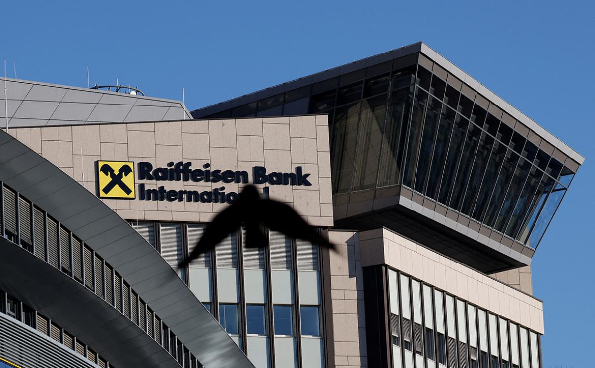 Raiffeisen Bank передумал покупать долю в связанной с бизнесменом Дерипаской компании