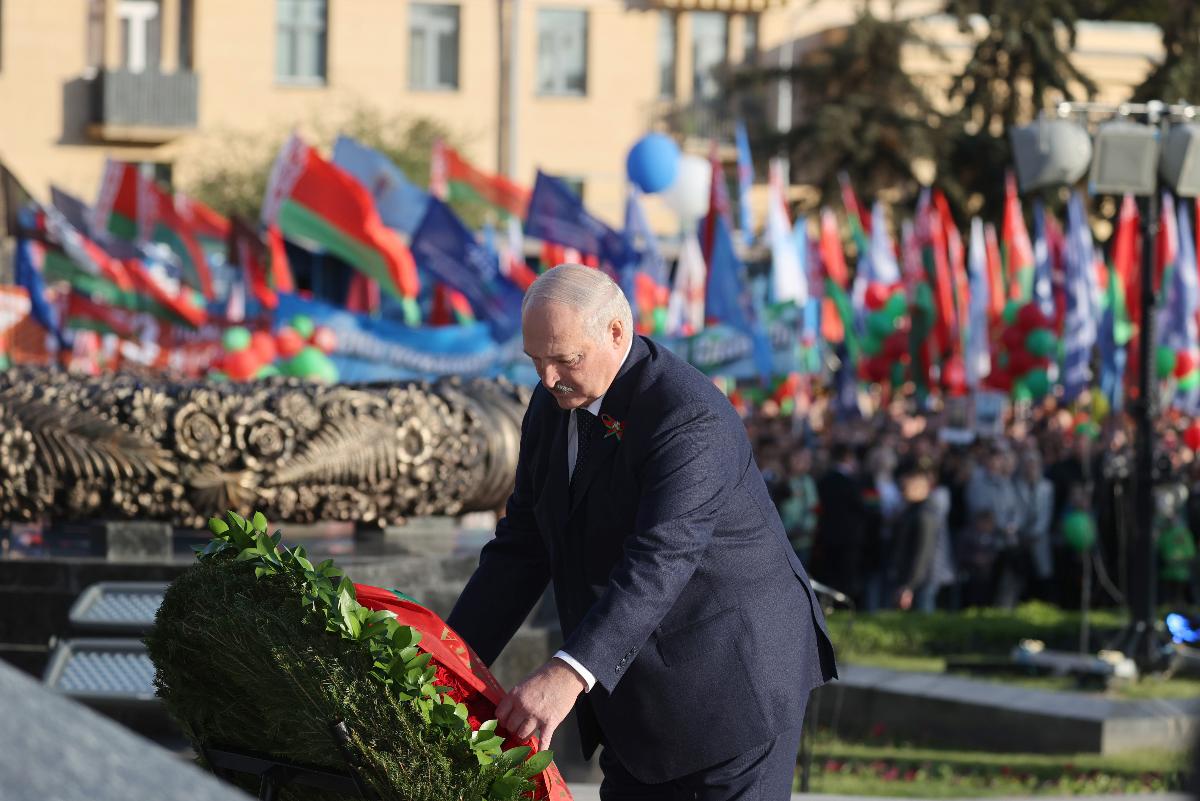Лукашенко 9 Мая посетит парад в Москве