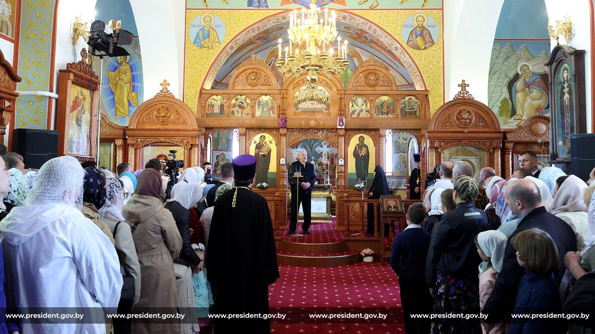На православную Пасху Лукашенко пожелал украинцам мира на берегу Днепра