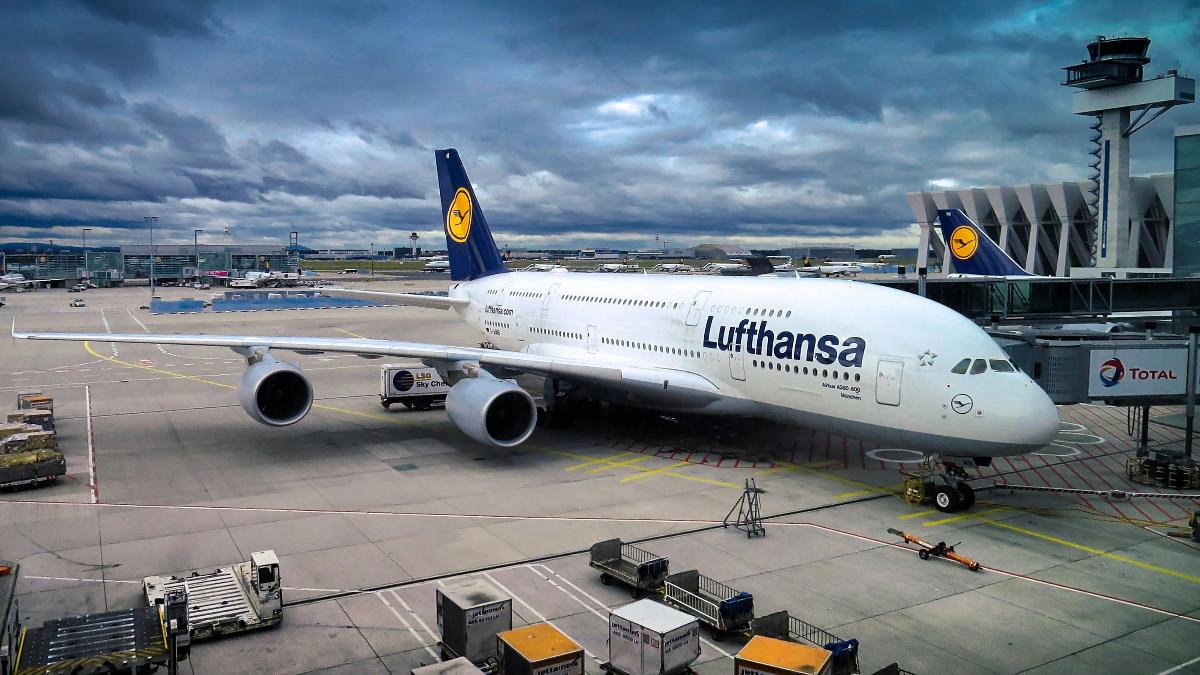 Из-за забастовки в Германии Lufthansa отменяет часть рейсов