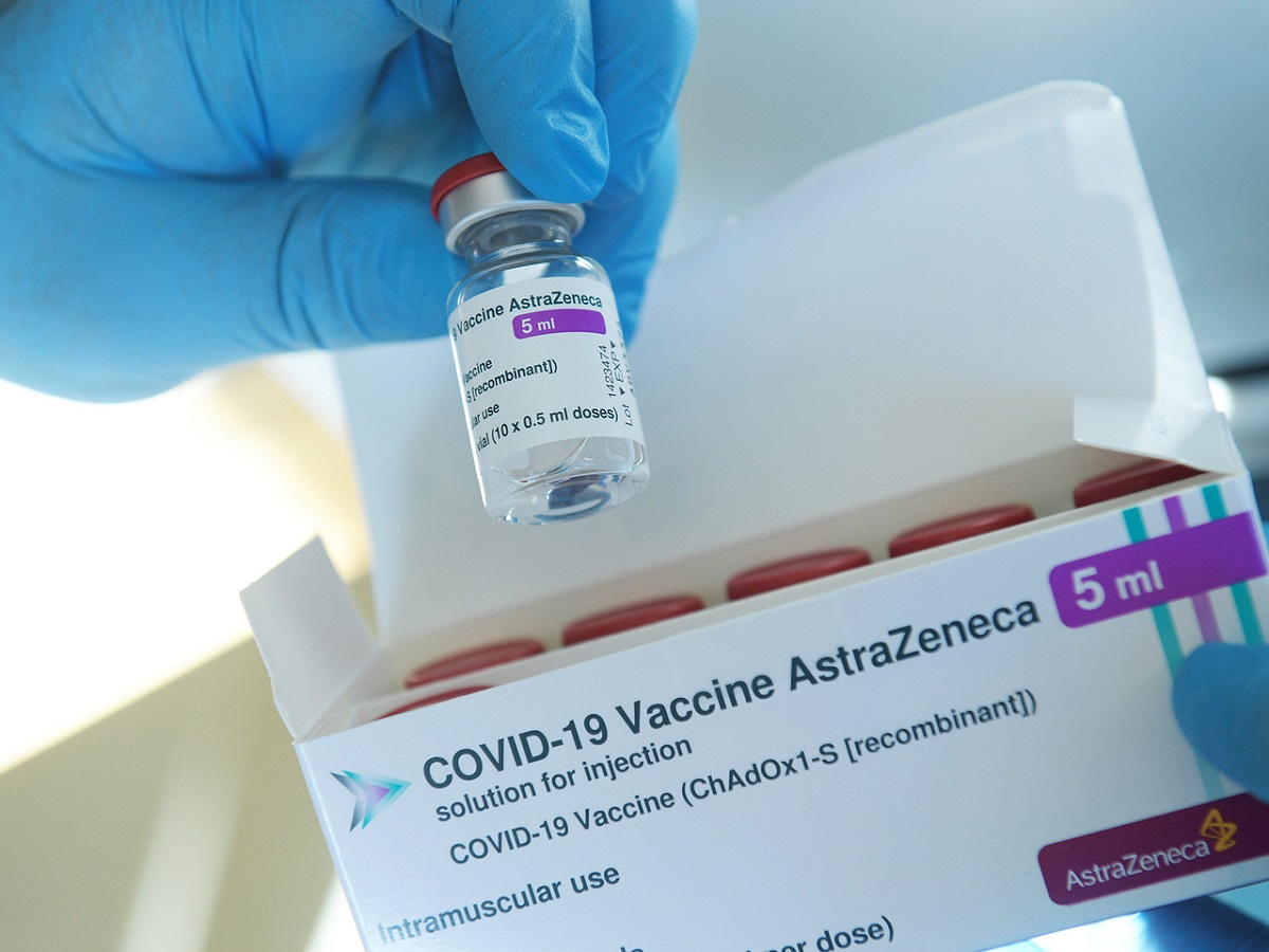 AstraZeneca признала, что ее вакцина от Covid может вызывать опасные побочные эффекты