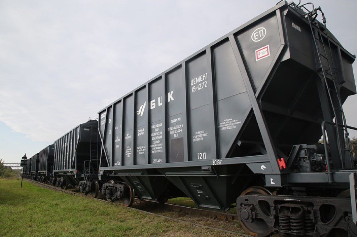«Белорусская цементная компания» начала отправлять цемент в Россию собственным поездом