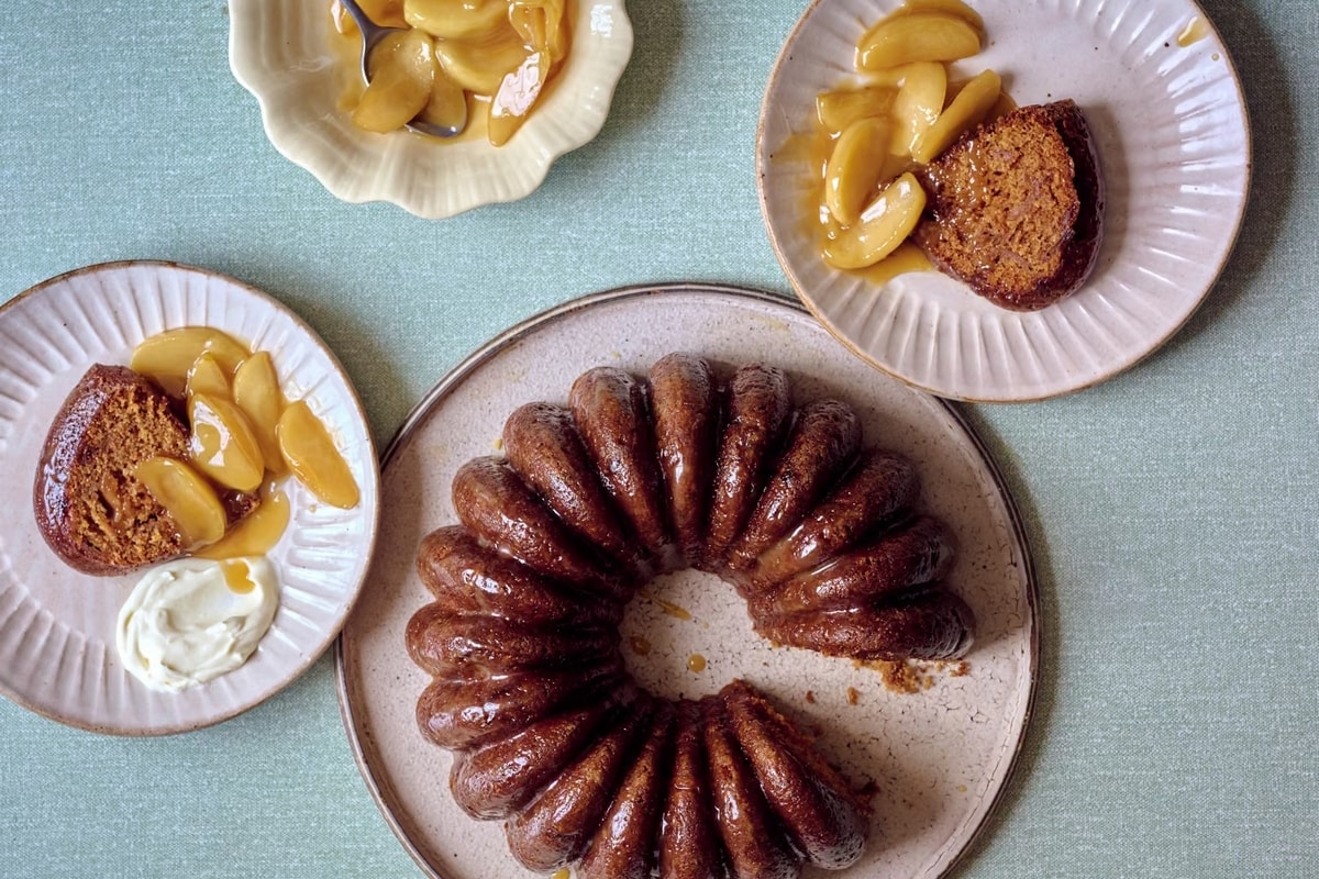 Выходные дома: смотрим британскую комедию об олимпийских богах и танцуем под ABBA