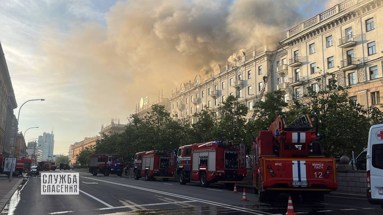 В центре Минска произошел крупный пожар в жилом доме