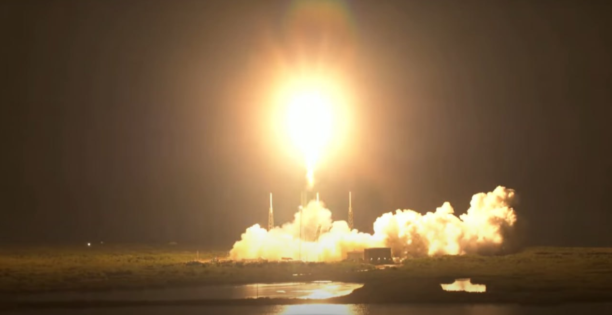 SpaceX запустила на орбиту рекордный полезный вес — 56 спутников