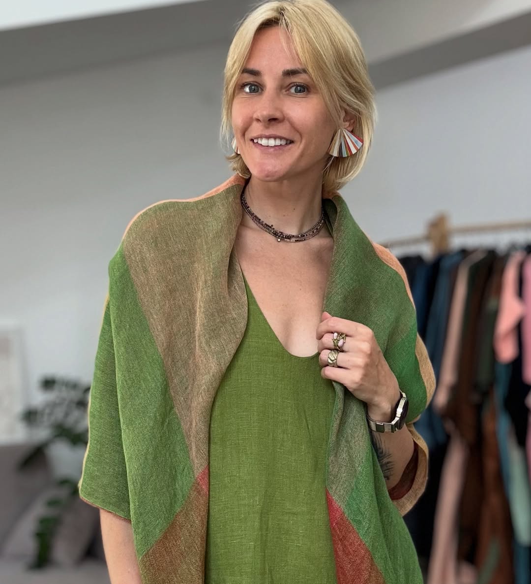 Как мастер спорта по лыжным гонкам открыла в Минске ткацкую мастерскую и продает платки по всему миру