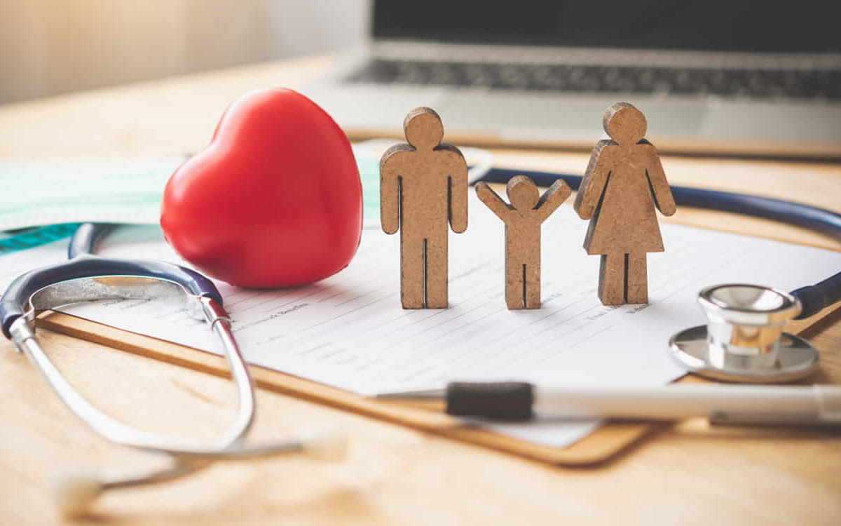 Если не входит в соцпакет. Сколько стоит купить медстраховку самому