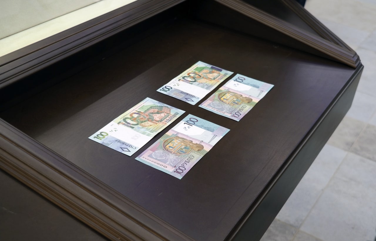 Нацбанк Беларуси показал обновленные 100-рублевые купюры. А что со старыми?