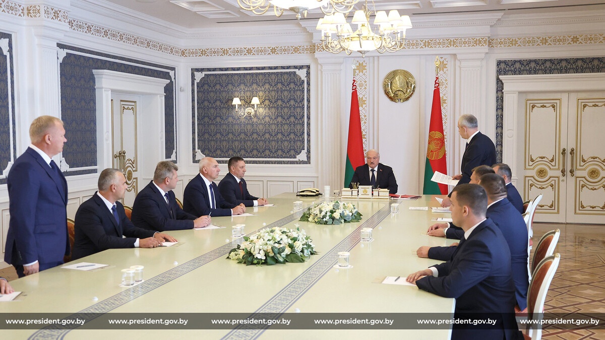Лукашенко назначил нового помощника и двух заместителей министров