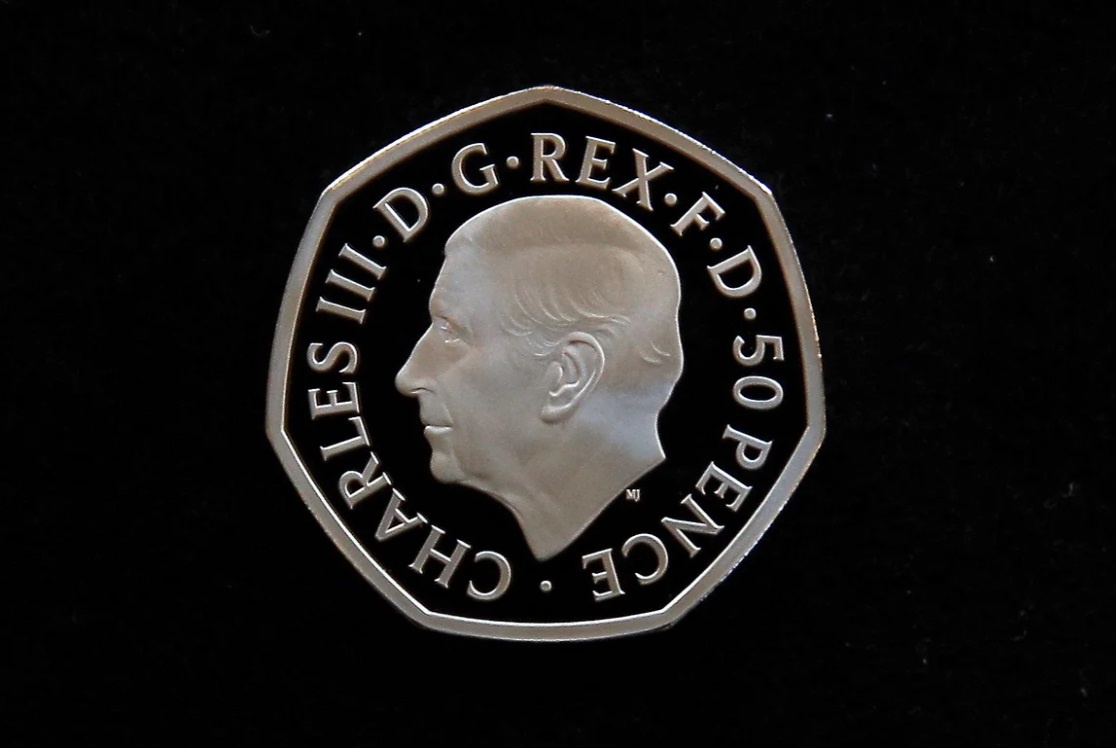 В Великобритании презентовали первые монеты с изображением Карла III