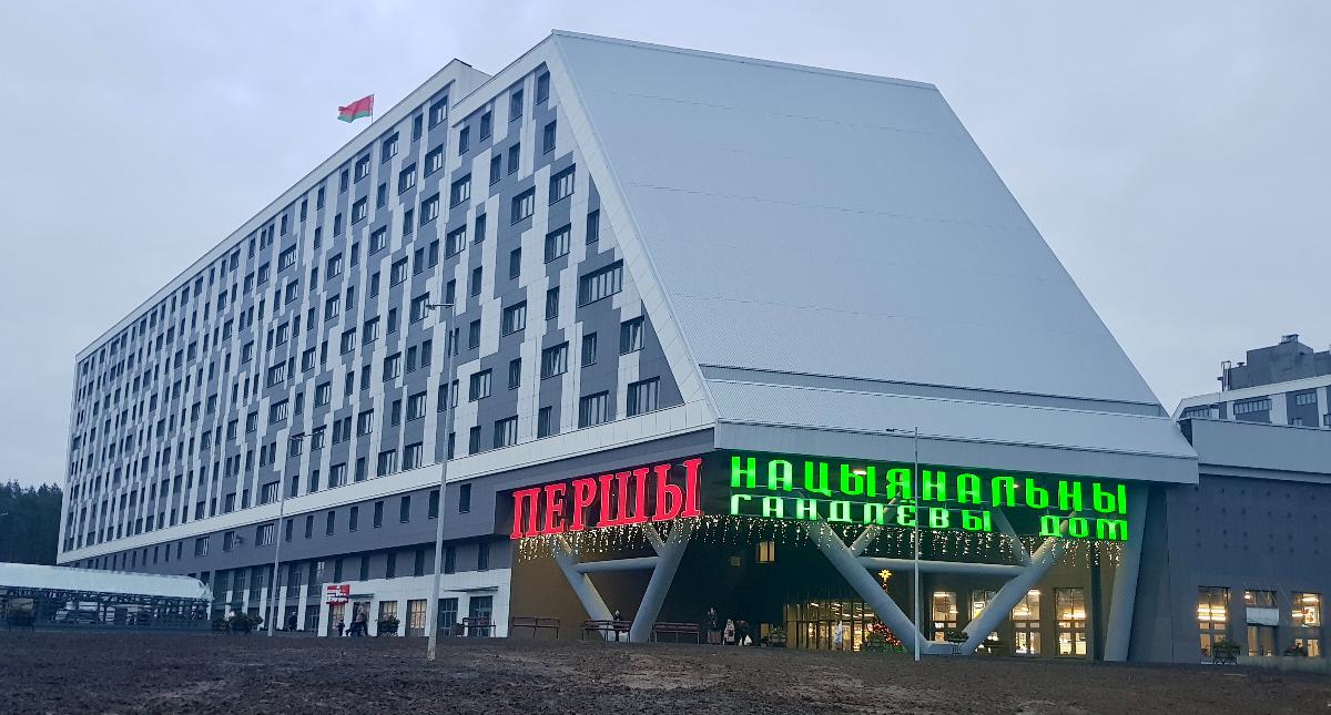 Три этажа товаров со всей Беларуси. Побывали в национальном ТЦ в Минске в день открытия