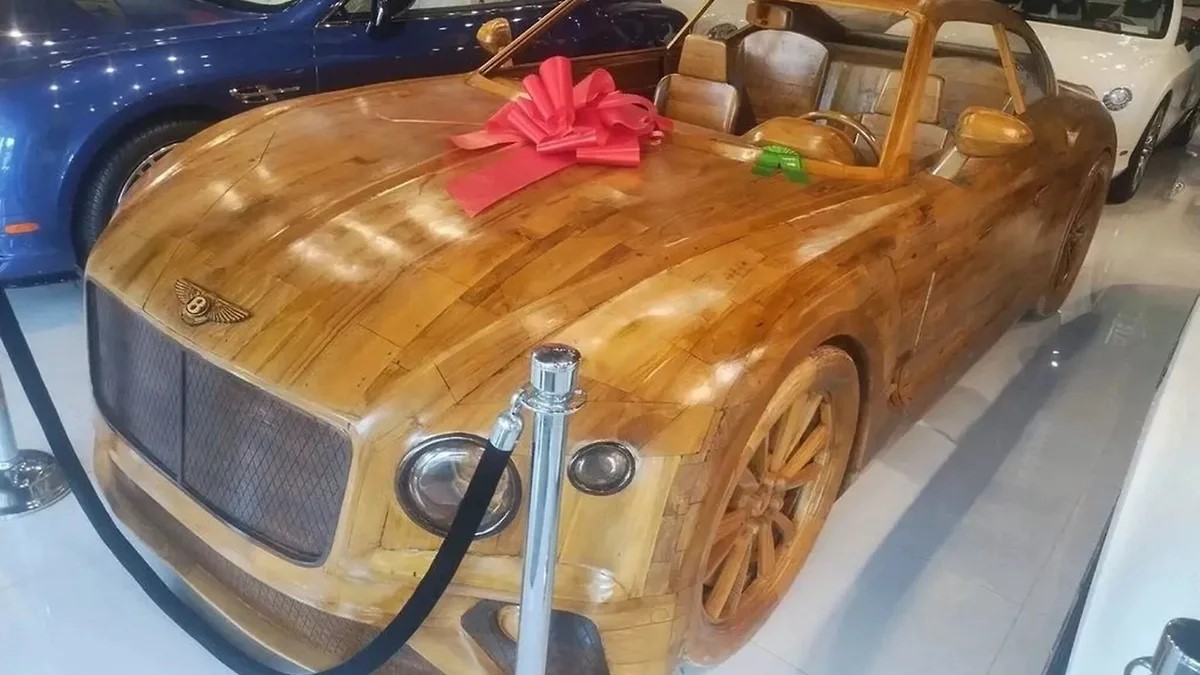 В США продают полностью деревянный Bentley. Вы не поверите, сколько он стоит