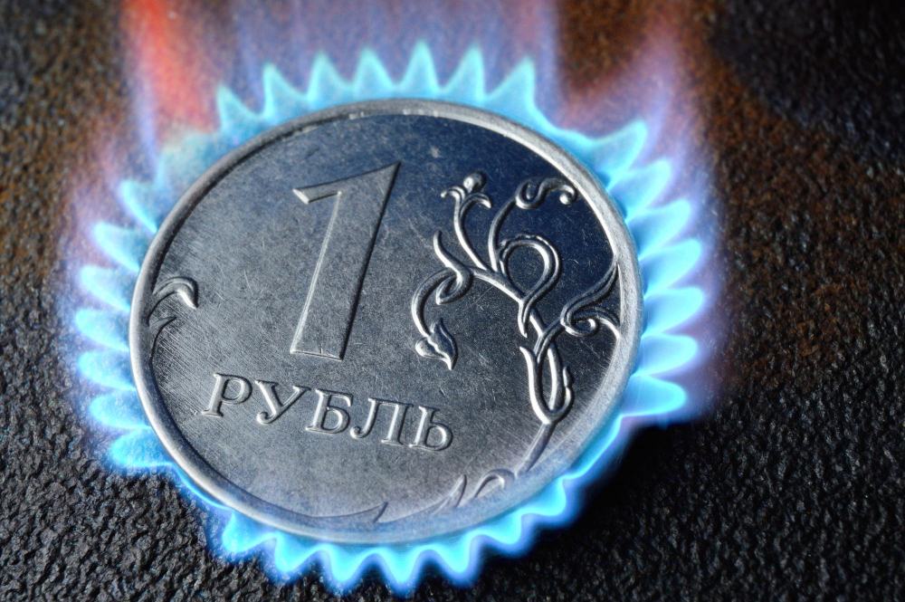 Эксперт: рассчитывать на укрепление рубля из-за новых расчетов за газ не приходится