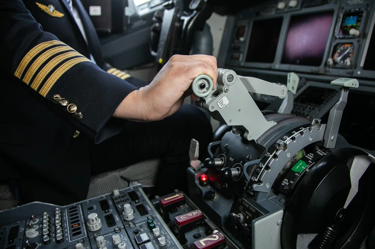 Сколько платят пилотам самолетов и бортпроводникам в Беларуси