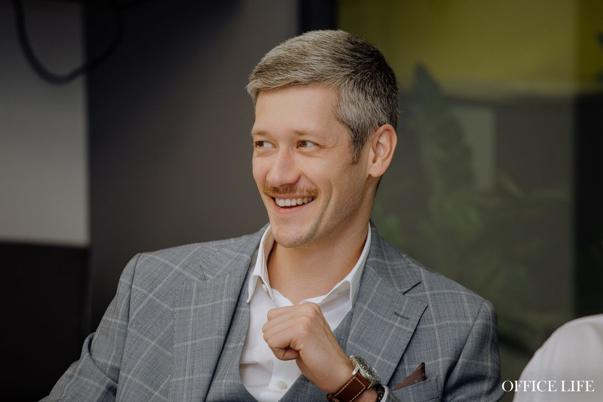 Усатый офис: почему мужчины P1 Лизинг вдруг отрастили усы?