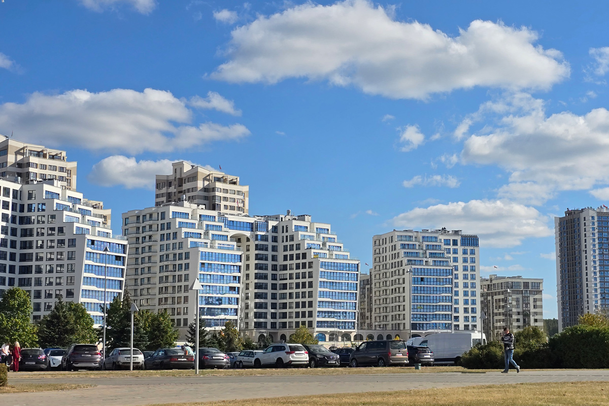 Минск стал «очень дорогим»? Что можно купить за&nbsp;границей по&nbsp;цене квартиры в&nbsp;столице