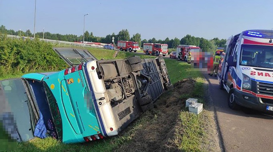 Белорусский автобус попал в ДТП в Польше: подробности