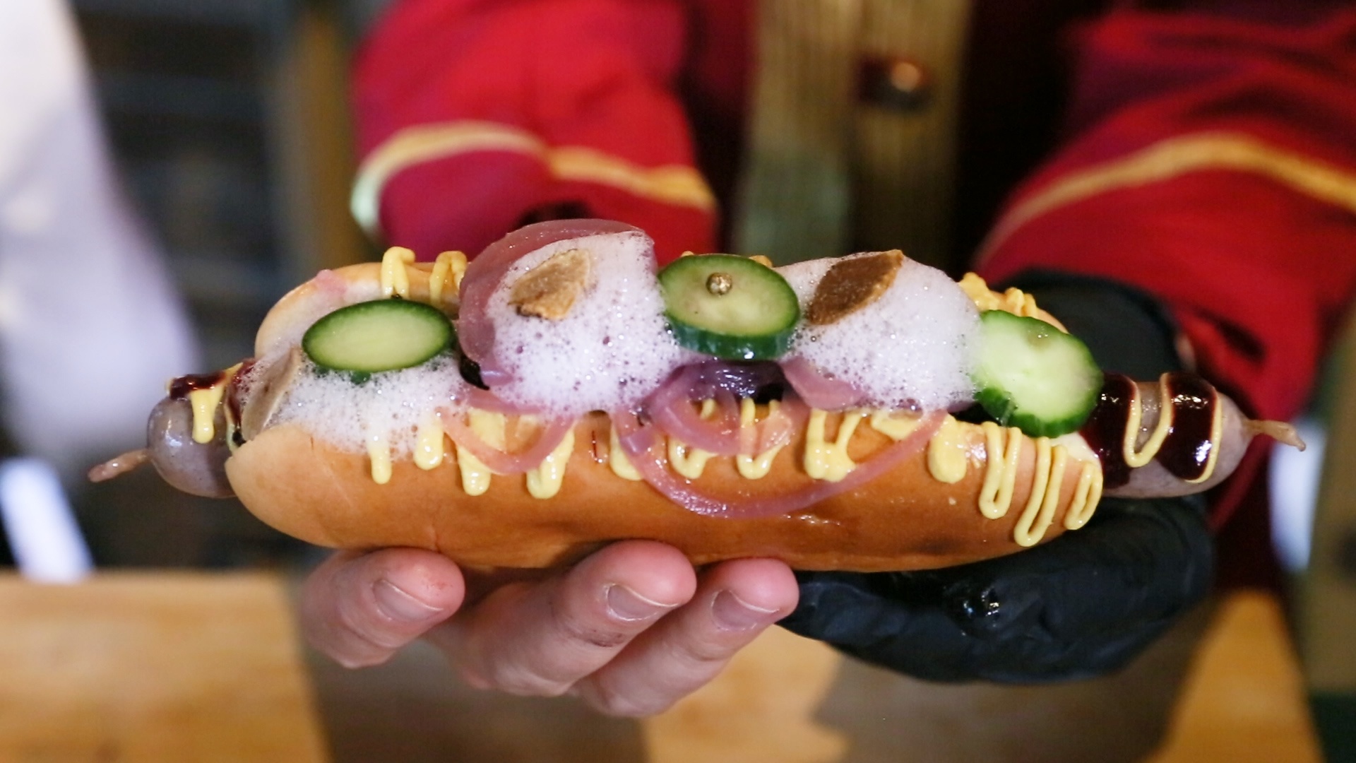 Рождественская ярмарка в Швейцарии предложила туристам самый дорогой хот-дог в мире