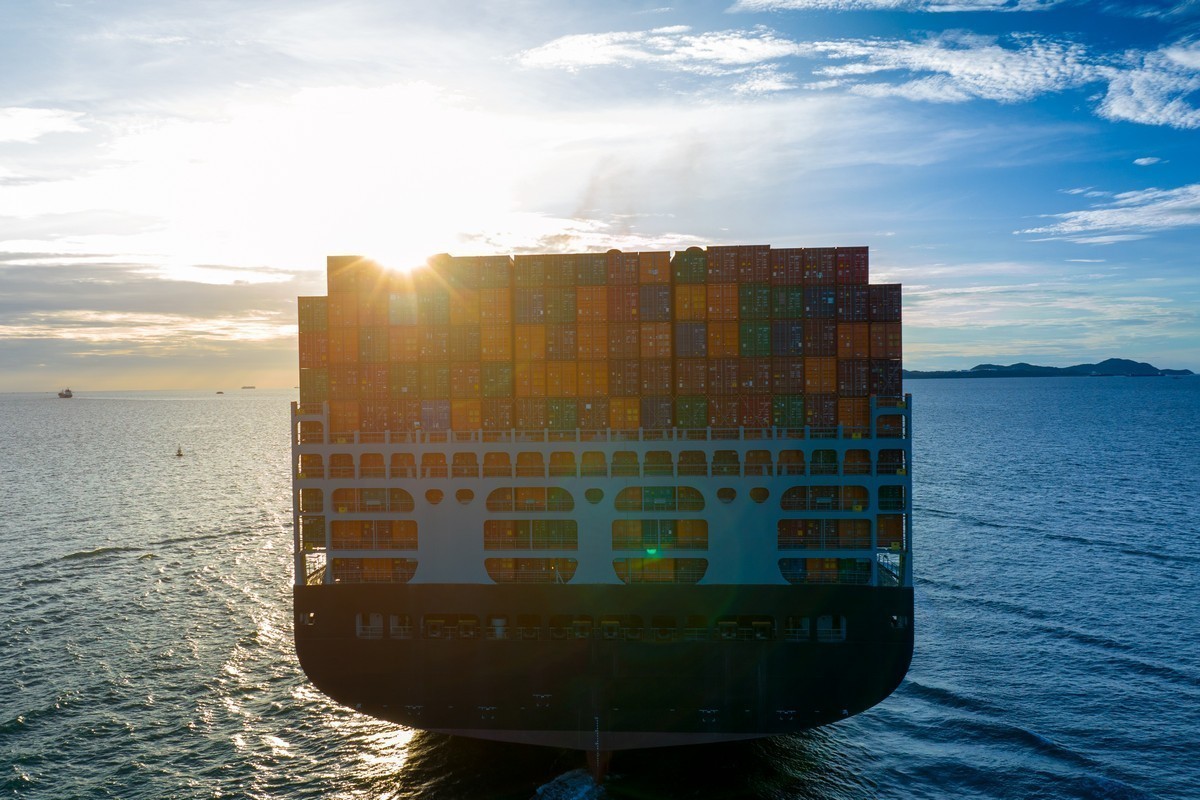 Больше всего страдают гаджеты, орехи из Ирана везут как раньше. Что в логистике для Беларуси изменил конфликт на Ближнем Востоке