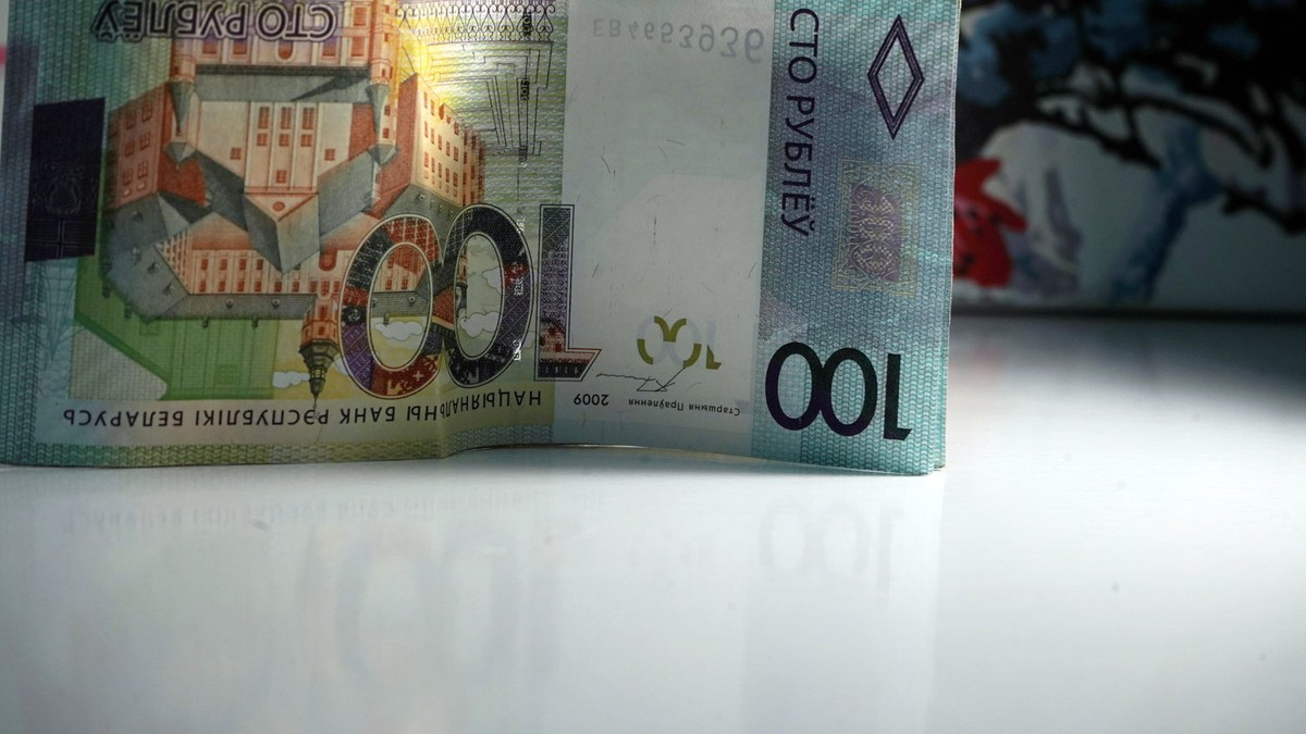 Средняя зарплата в Беларуси по итогам декабря превысила $1 тыс. в эквиваленте