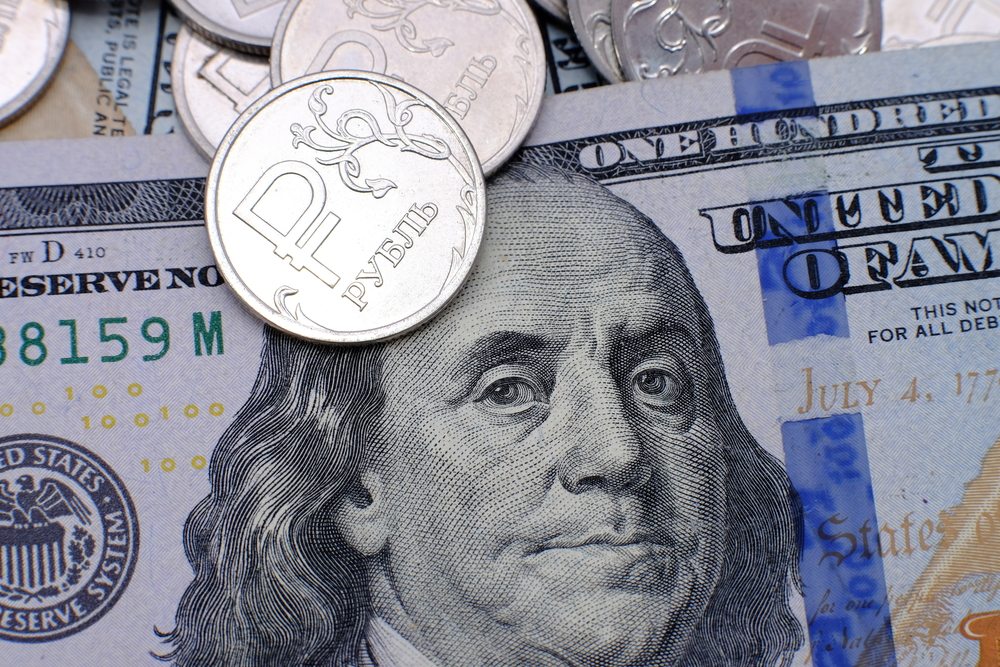 Российский рубль стал самой нестабильной валютой. Что это значит для белорусов?
