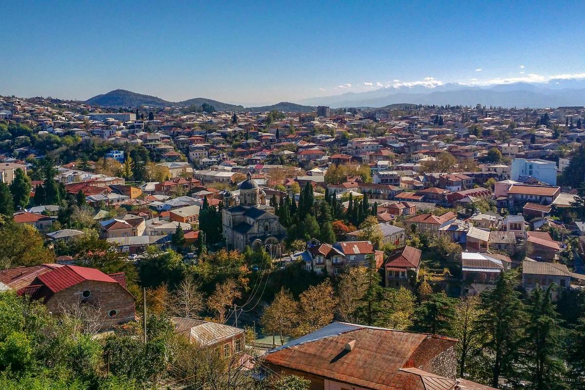 Маршрут перестроен. Как белорусы меняют отпускные планы из-за кризиса на Ближнем Востоке 