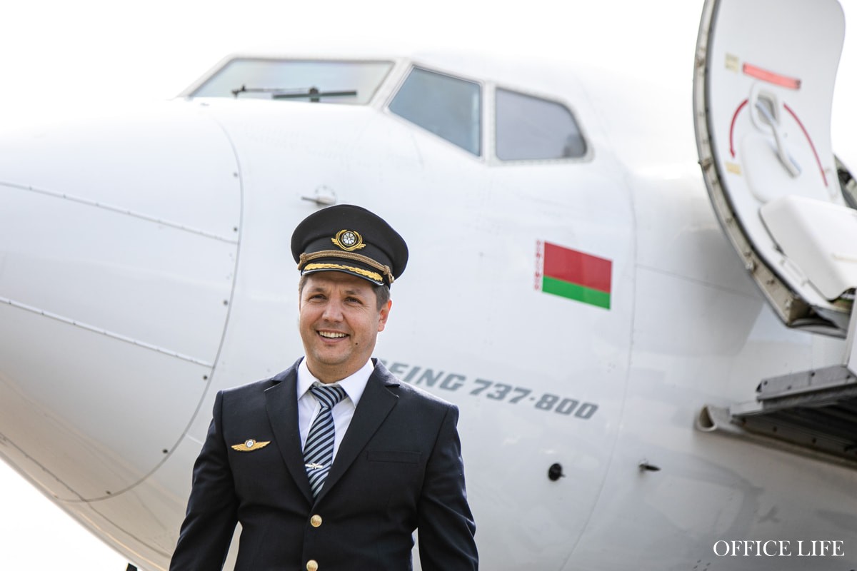 «Это&nbsp;же просто работа». Поговорили с&nbsp;пилотом Belavia, который вывозил белорусов с&nbsp;Ближнего Востока