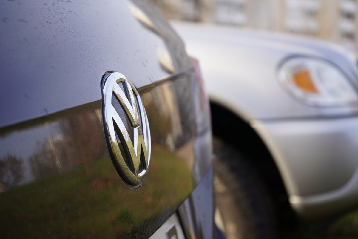 Volkswagen приостановит производство популярных моделей Golf и Tiguan. В чем причина