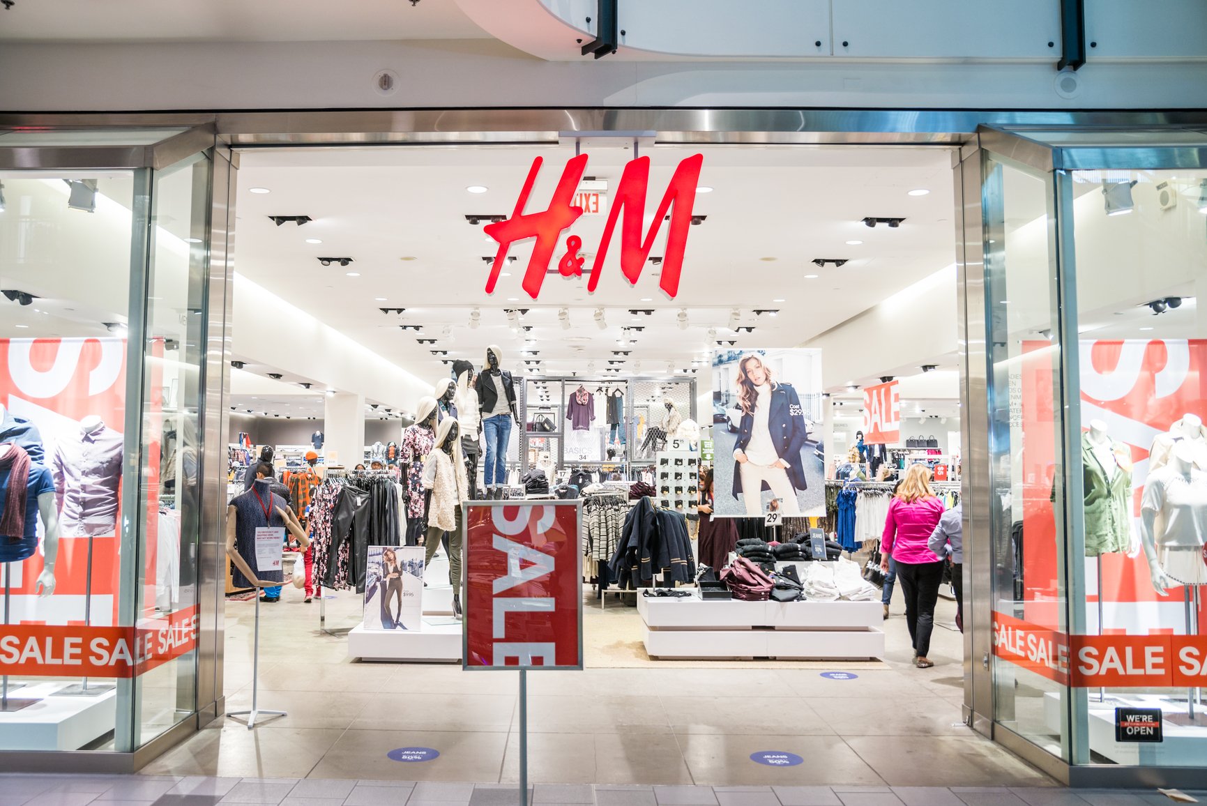 От купальников до свитеров. H&M судится с китайским ретейлером из-за копий одежды