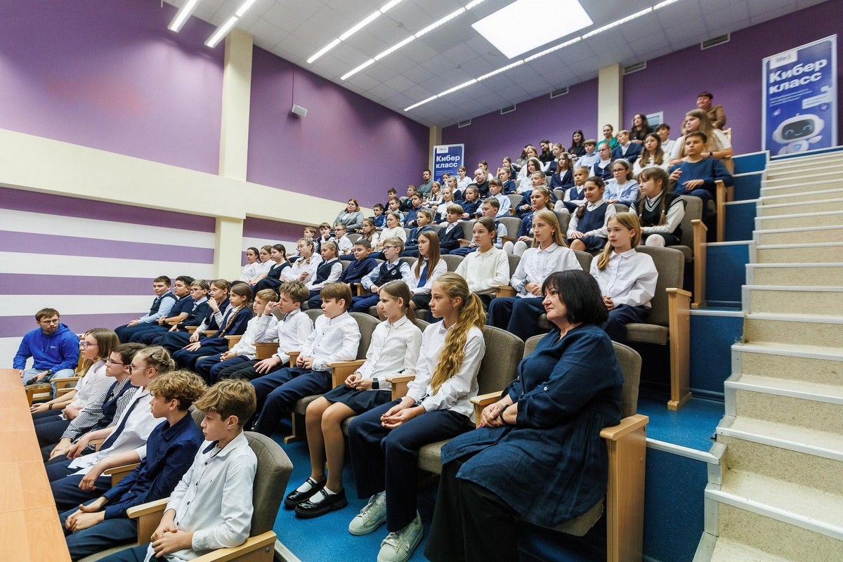 life:) продолжает обучать школьников цифровой безопасности в рамках проекта «Киберкласс»