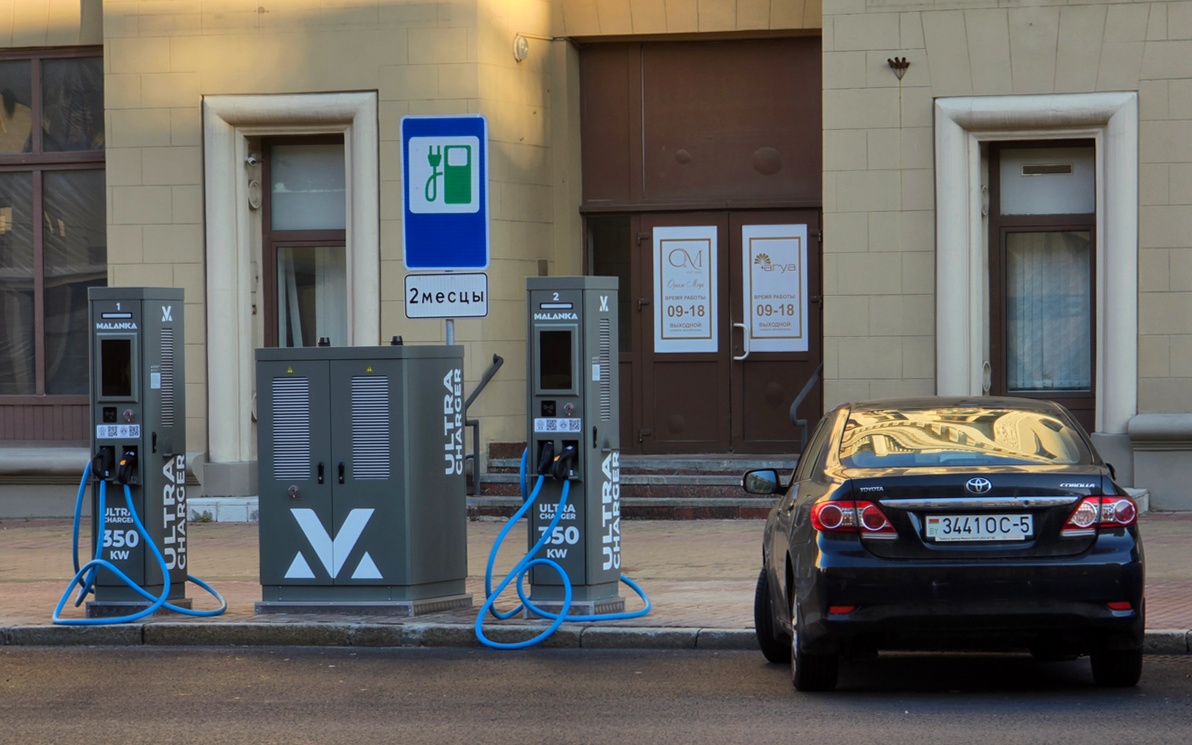 Таможня сообщила, сколько электромобилей можно ввезти в страну по квоте до конца года