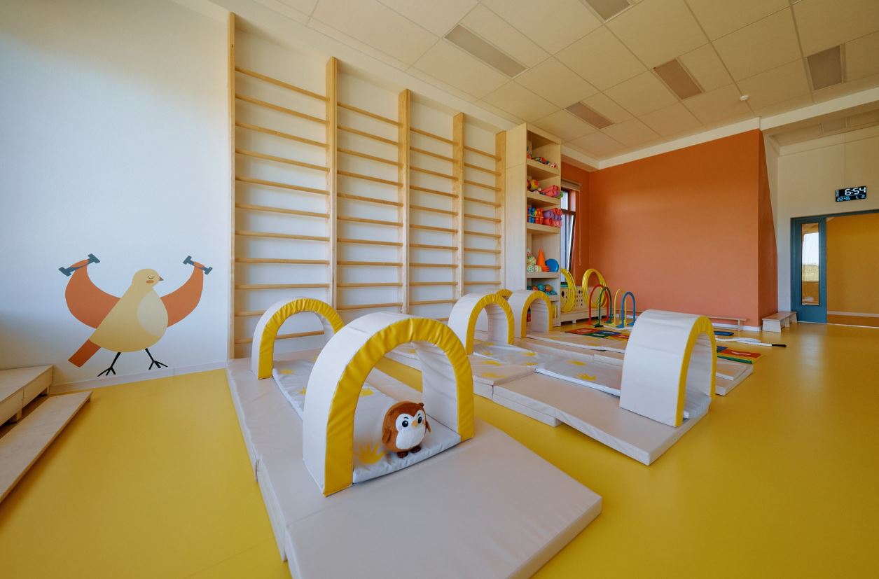 Завтраки на лифте и много птиц. В Зеленой гавани показали интерьеры первого детского сада