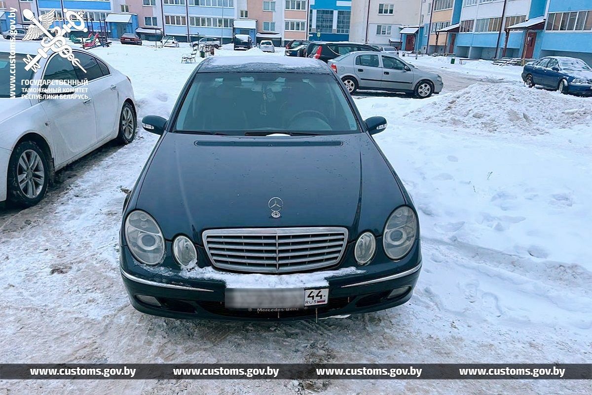 Белорус 3 года возил машины из Европы по поддельным документам. В конце концов его задержали