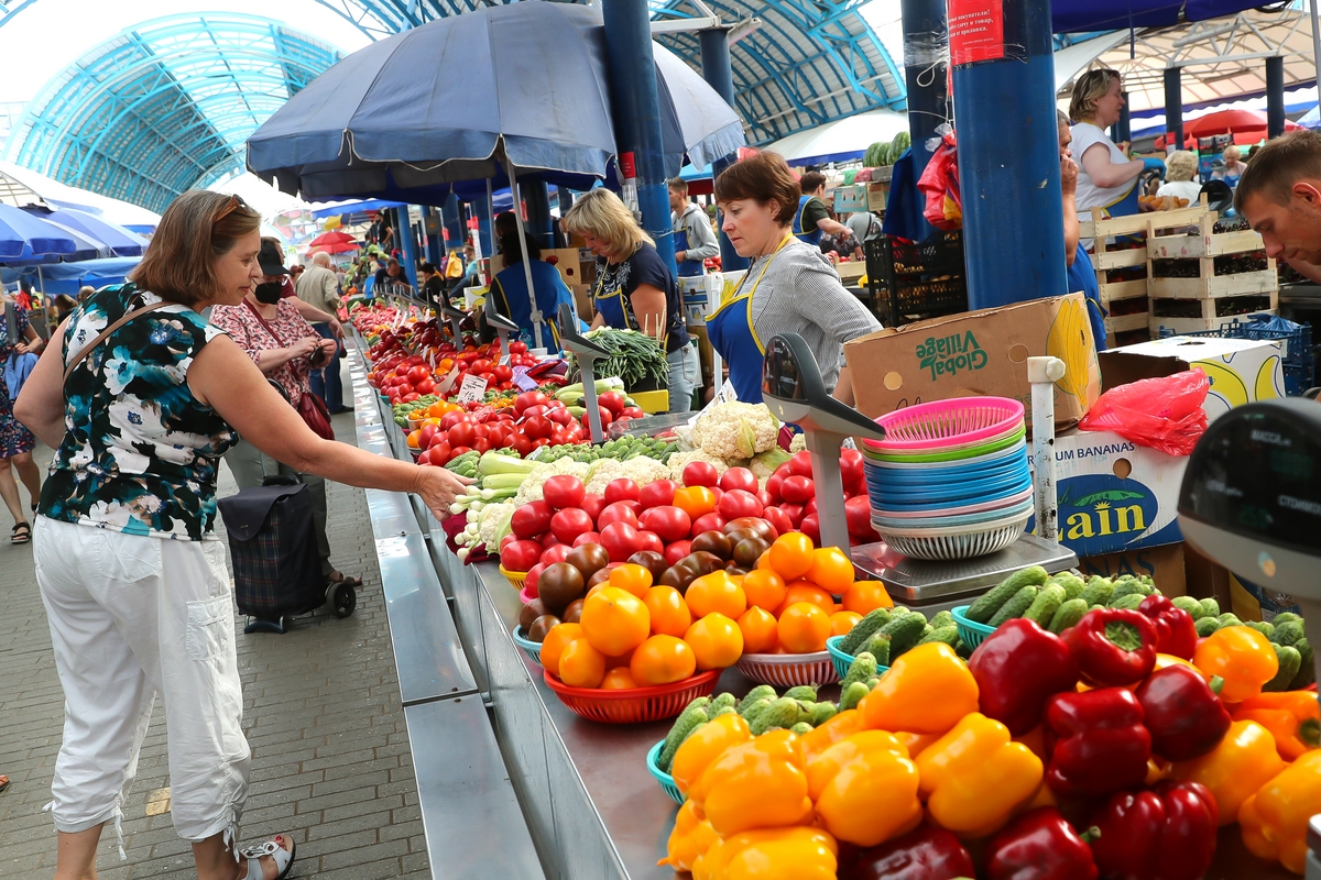 Госконтроль проводит масштабную проверку продуктов на рынках