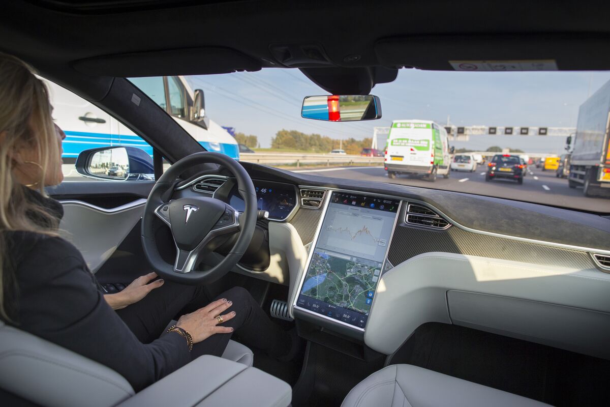 Tesla будет использовать навигацию Baidu для своих автопилотов