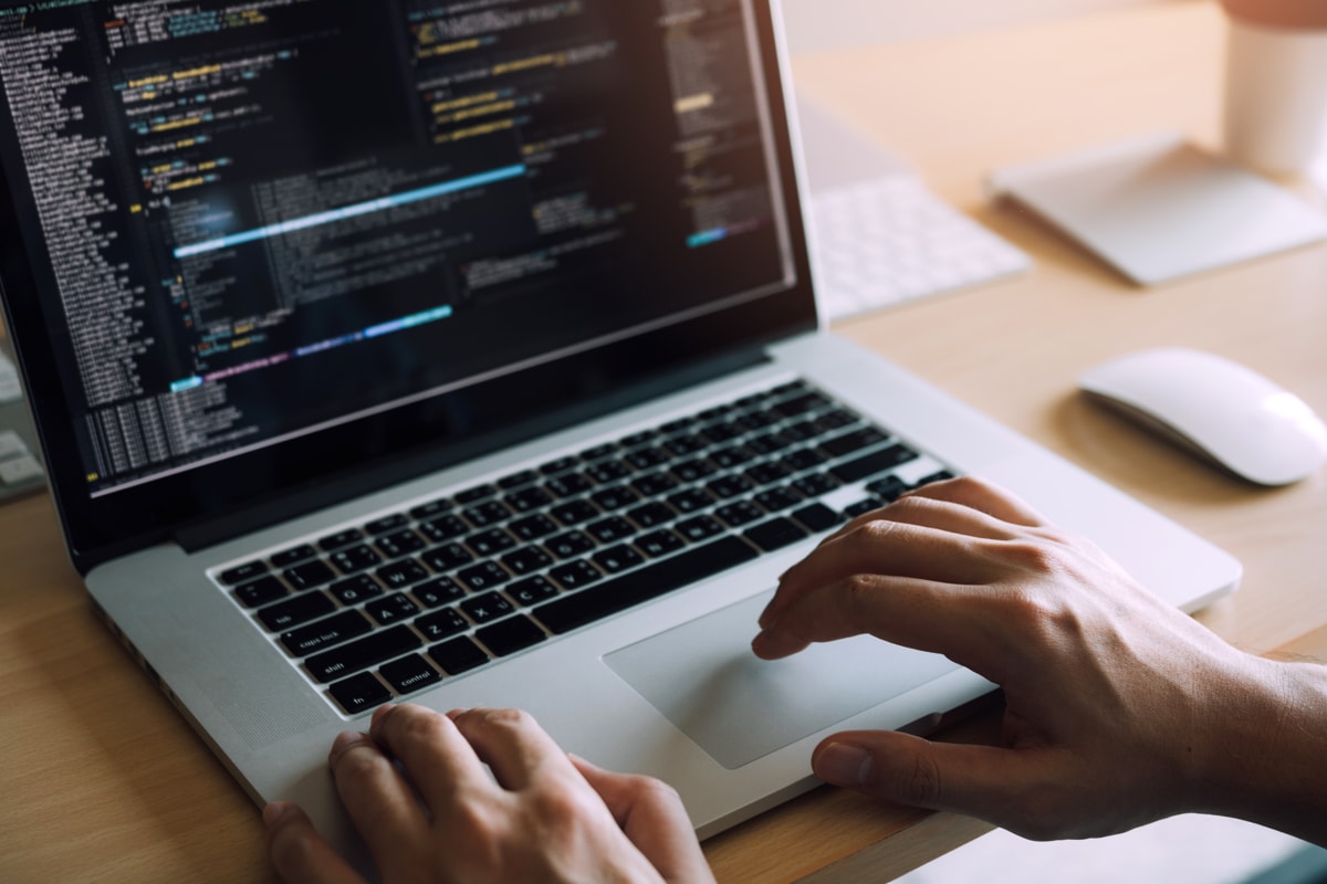 Кому принадлежат права на код, дизайн и контент: типичные ошибки белорусских компаний