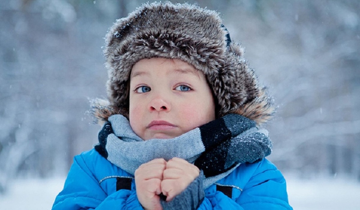 В Министерстве образования объяснили, можно ли не вести ребенка в школу из-за мороза