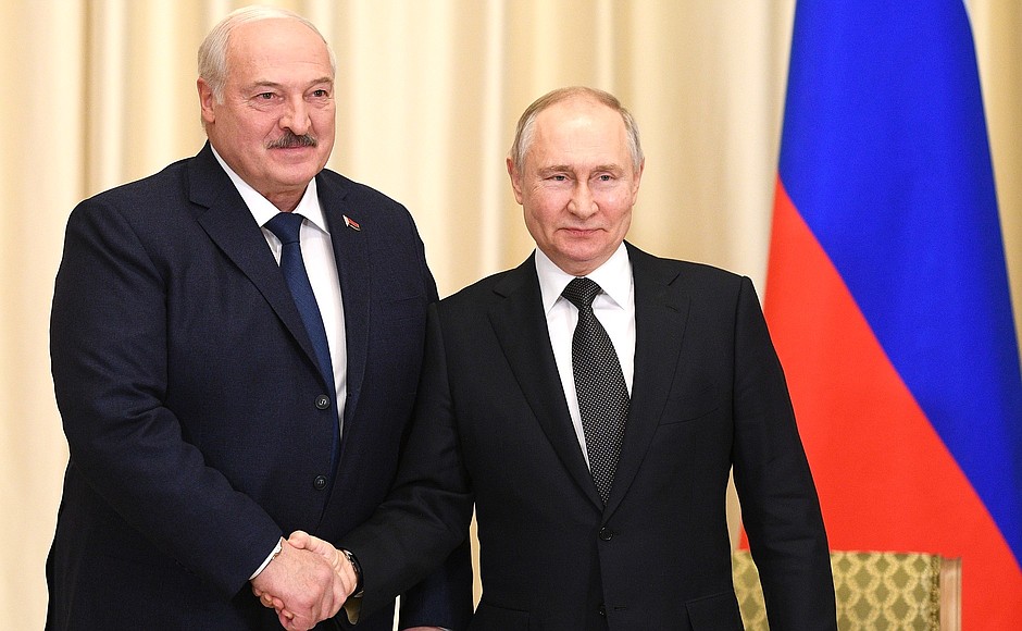 «Ведомости»: Лукашенко снова летит к Путину