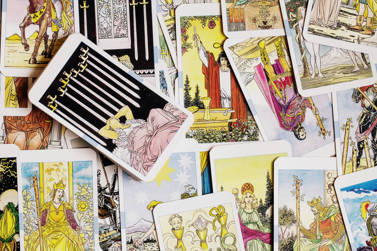 Заглянуть в туманное будущее. Почему бешено растет спрос на гадания и прочую эзотерику