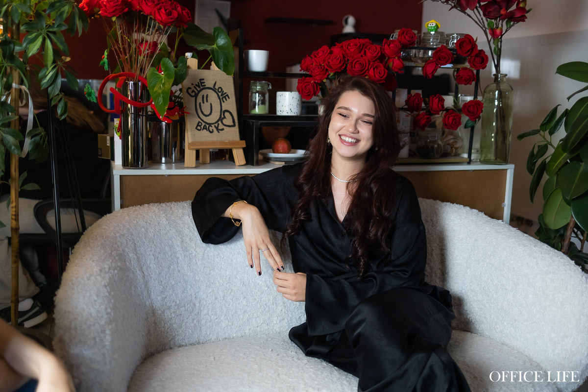 «Окончить факультет международного права, чтобы зарабатывать маникюром? Легко!» Как понять этих зумеров