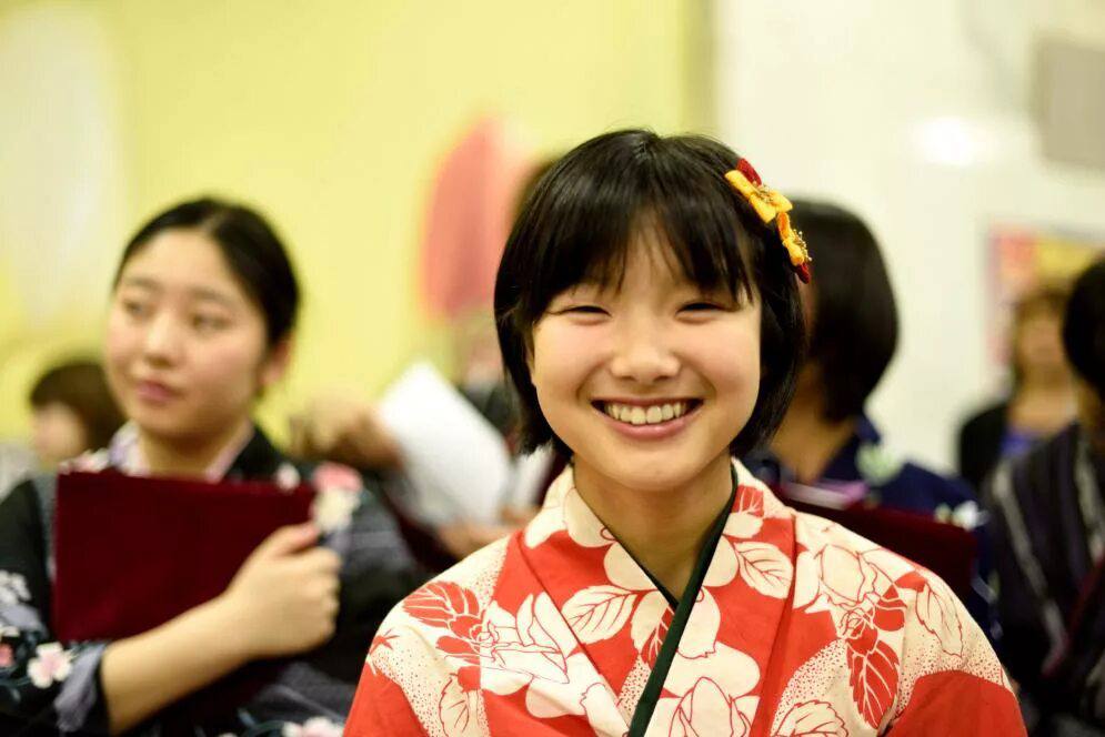 Маски сброшены: после отмены ковидных ограничений японцы массово ищут тренеров по улыбке