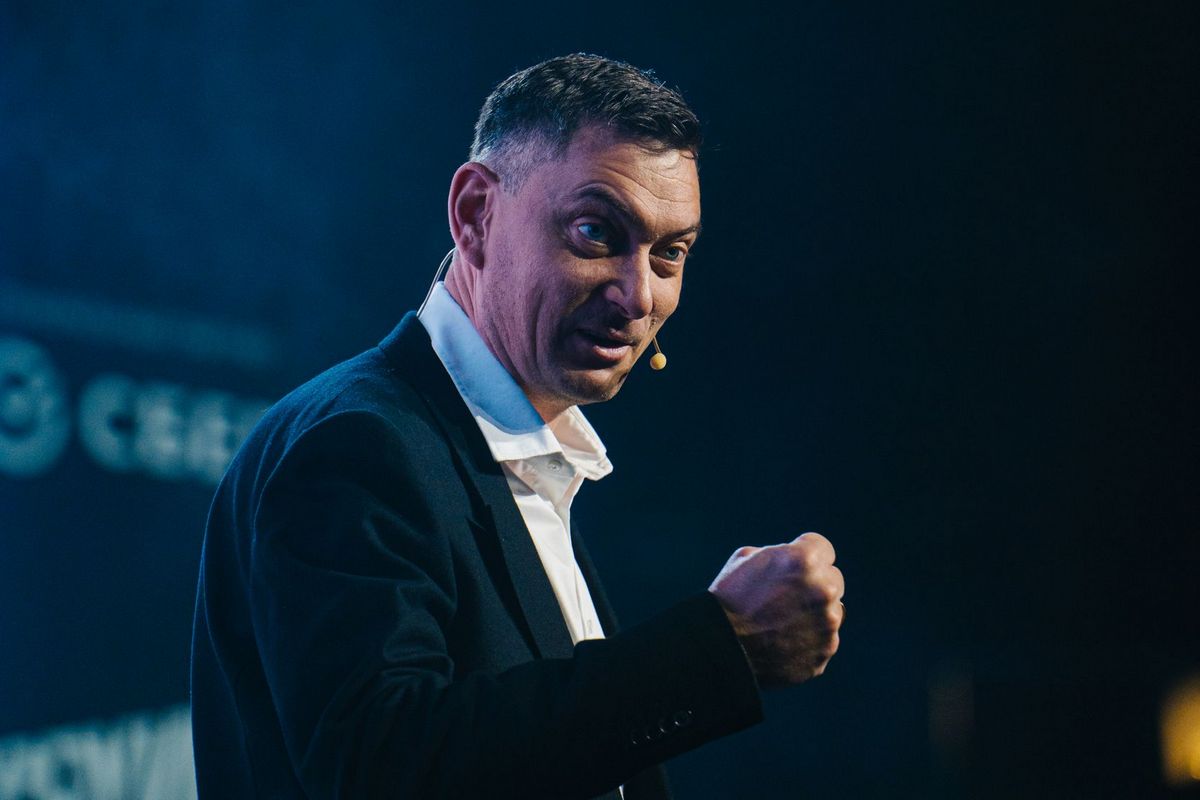 «Симптомы выгорания есть даже у&nbsp;10-летних». Максим Батырев о&nbsp;главной проблеме современных команд и&nbsp;руководителей