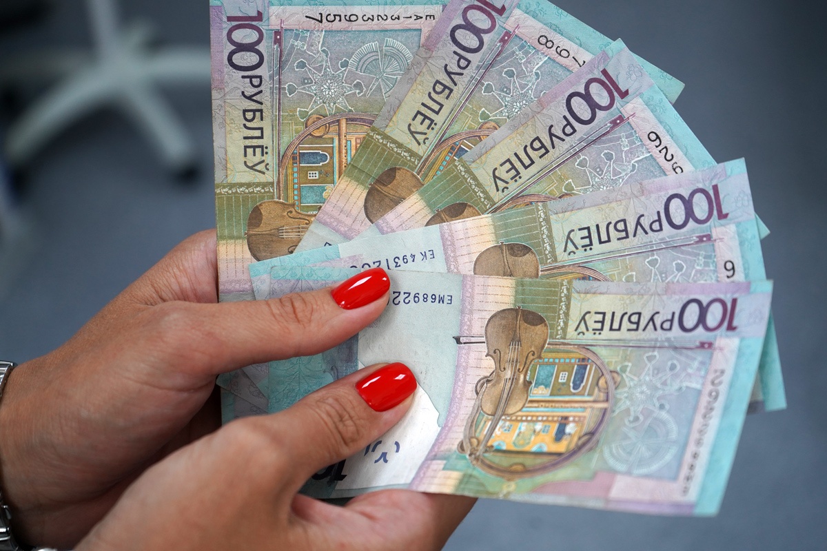 Стала известна средняя зарплата белорусов за март