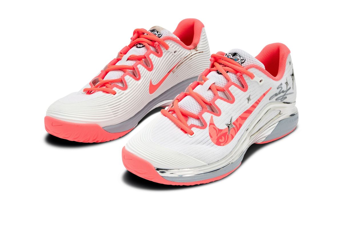 На аукционе продают теннисную ракетку Арины Соболенко. Она играла ей на US Open 2025