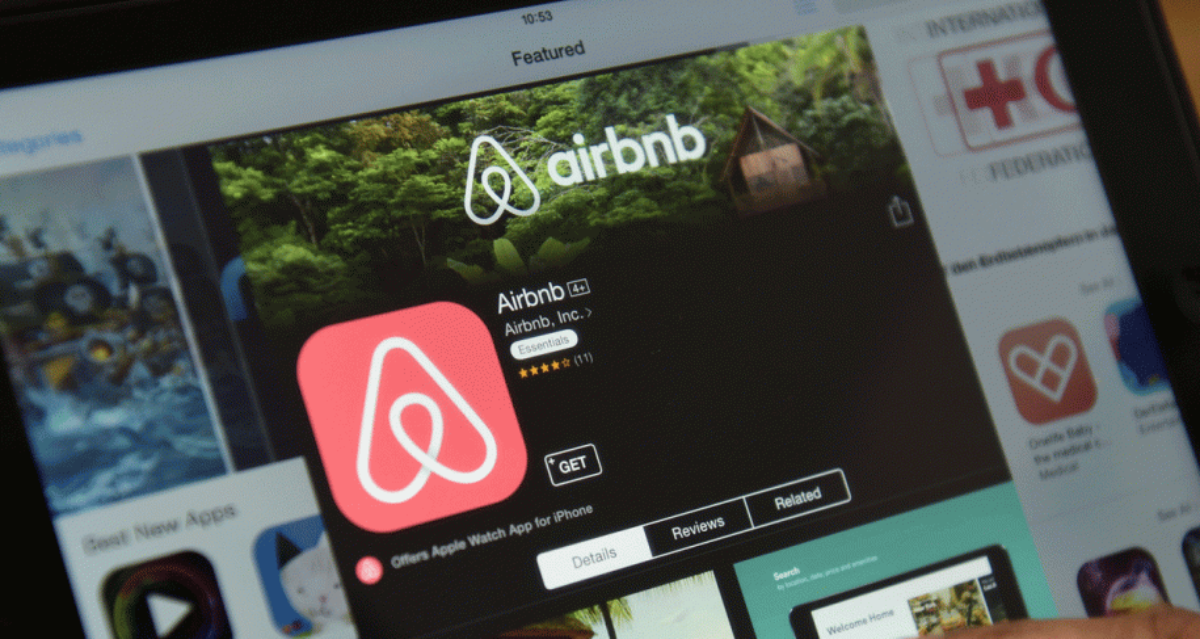 Airbnb не дал забронировать жилье под почти 82 тыс. новогодних вечеринок