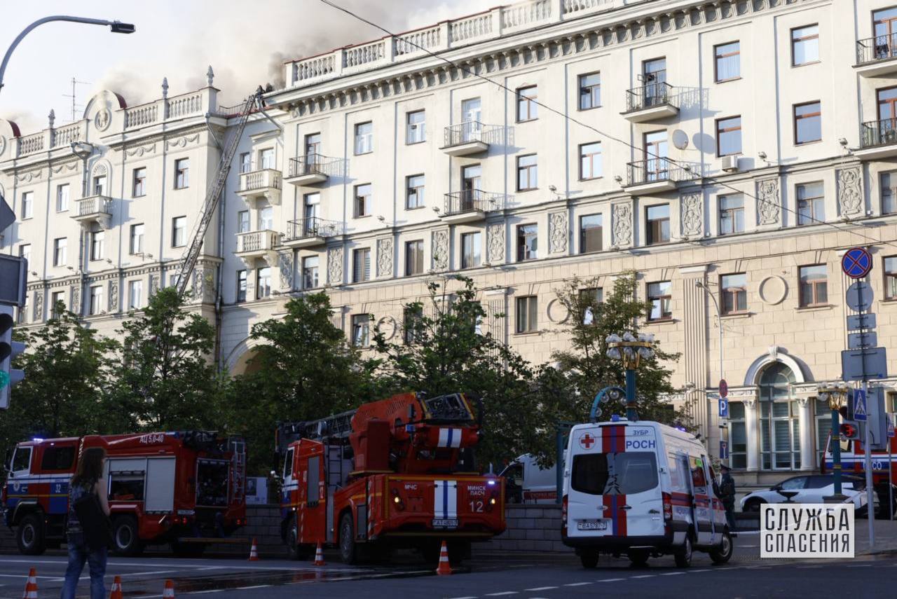 В центре Минска произошел крупный пожар в жилом доме