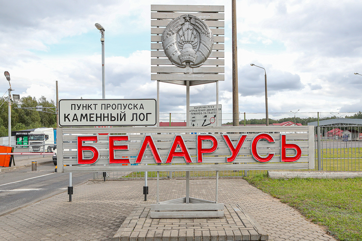 В «Мядининкае» начали принимать автобусы и фуры из Беларуси