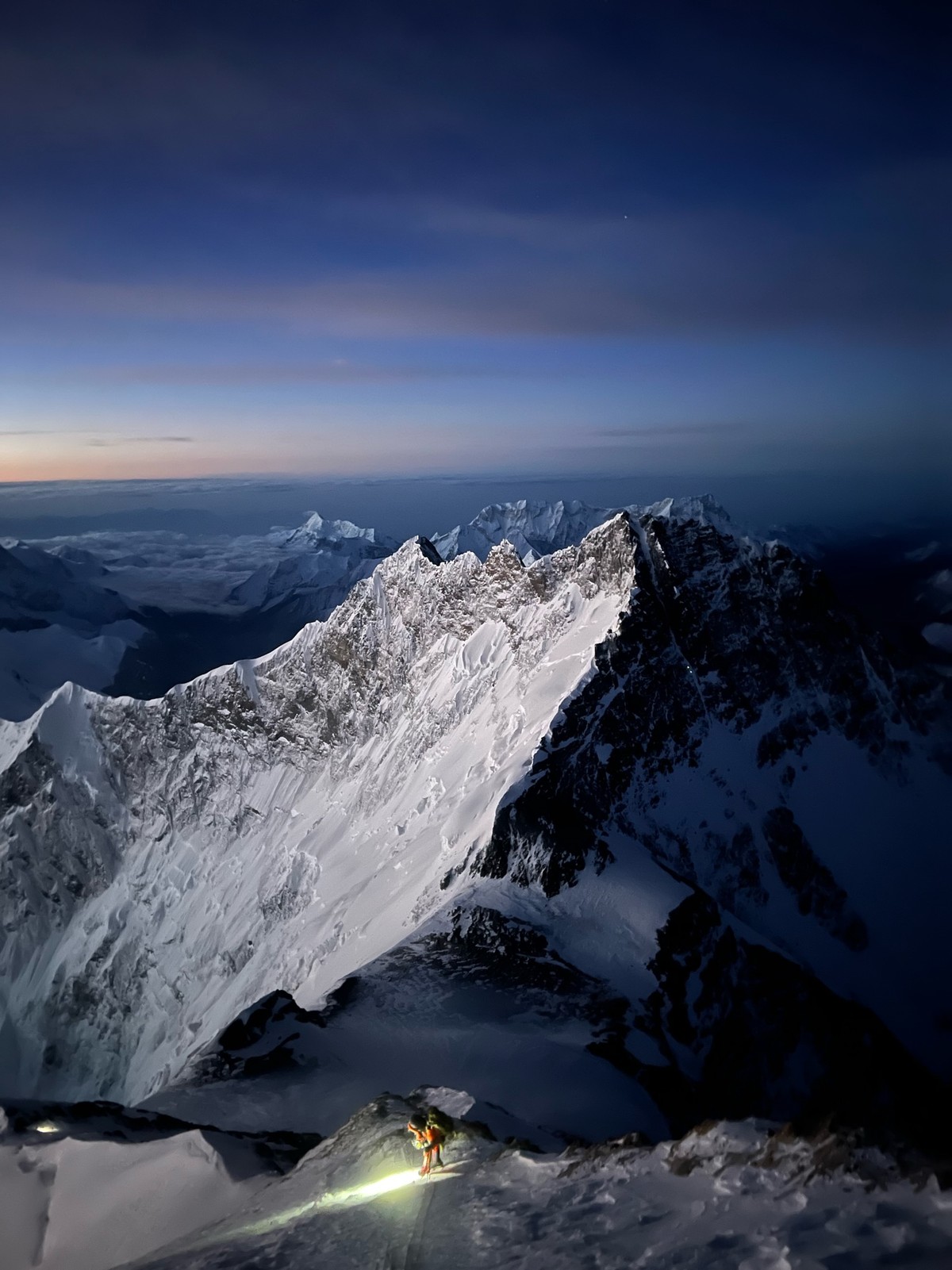 «Зона смерти». Как горы закаляют бизнесменов и сколько стоит сходить на Эверест