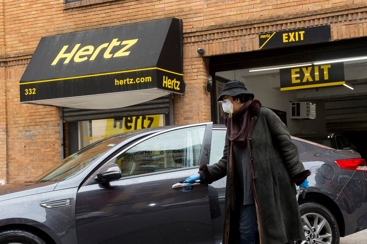 Лидер рынка аренды машин HERTZ продаст треть парка электромобилей из-за низкого спроса